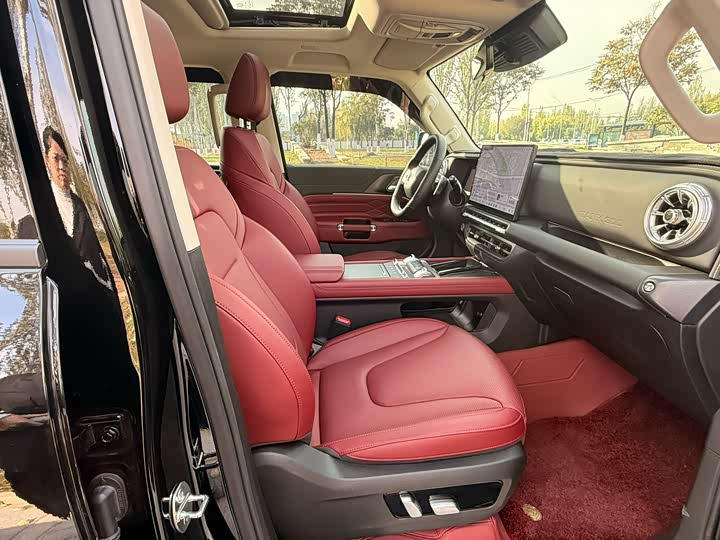 Фото 4 - Tank 300 Hybrid