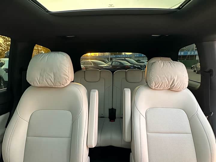 Фото 10 - LiXiang One