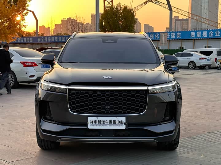 Фото 2 - LiXiang One