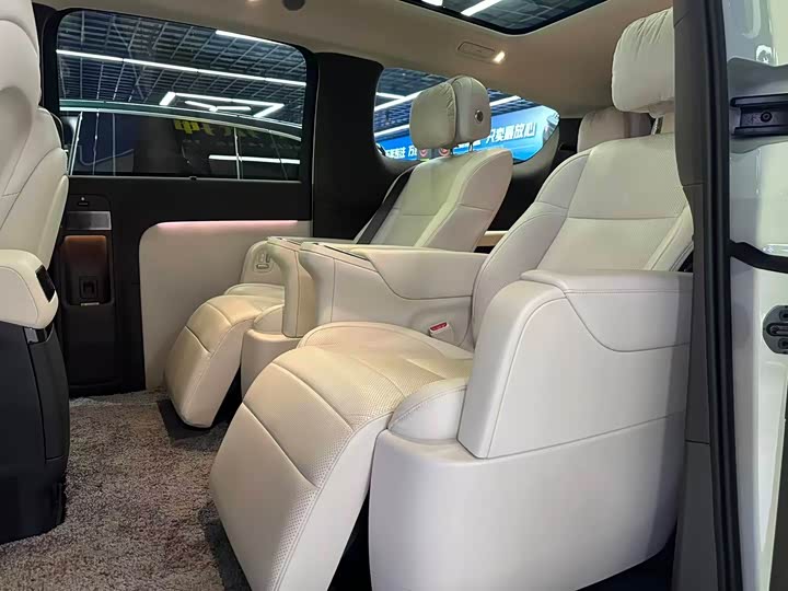 Фото 10 - LiXiang Mega