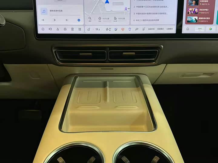 Фото 14 - LiXiang Mega