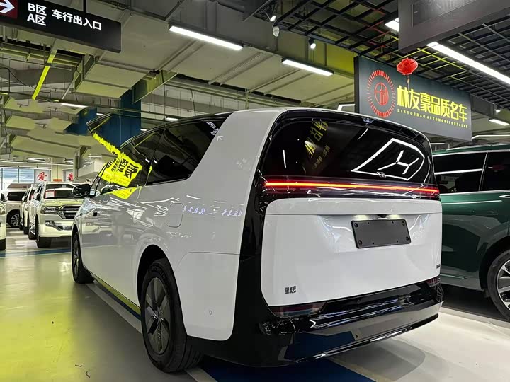 Фото 4 - LiXiang Mega