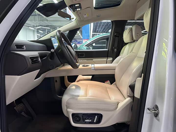 Фото 8 - LiXiang Mega