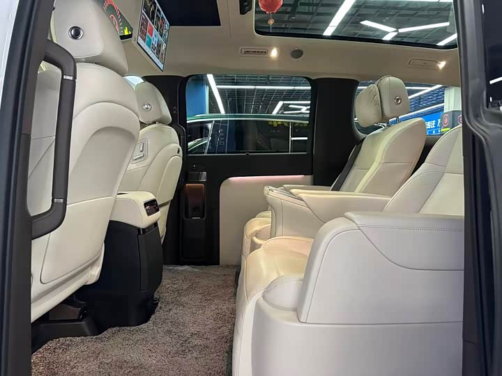 Фото 9 - LiXiang Mega