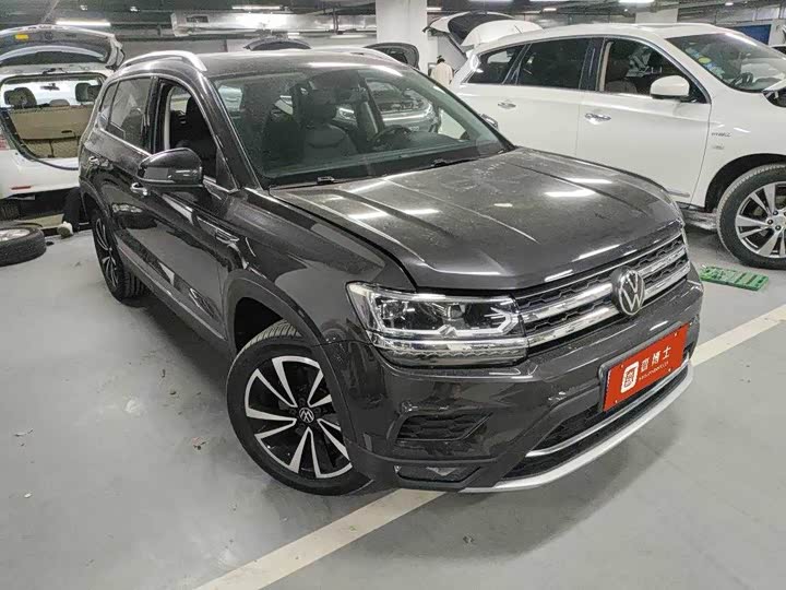 Фото 2 - Volkswagen Tharu