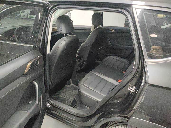 Фото 6 - Volkswagen Tharu