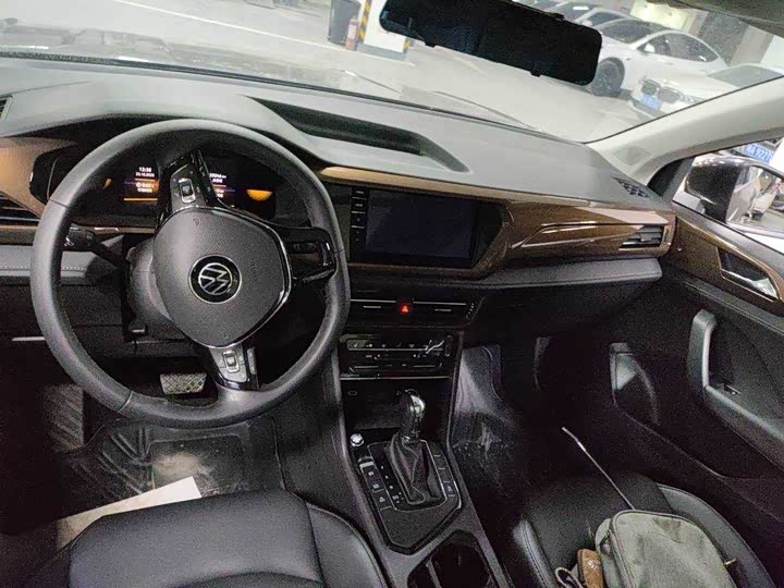 Фото 7 - Volkswagen Tharu