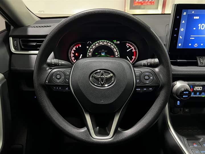 Фото 16 - Toyota RAV4