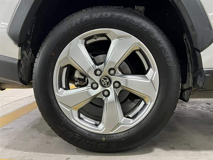 Фото 19 - Toyota RAV4