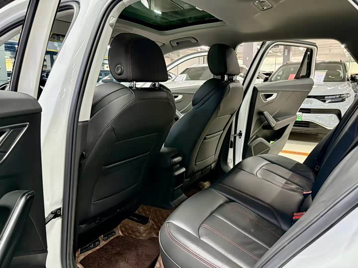 Фото 6 - Audi Q2L