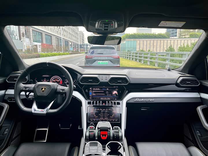 Фото 10 - Lamborghini Urus