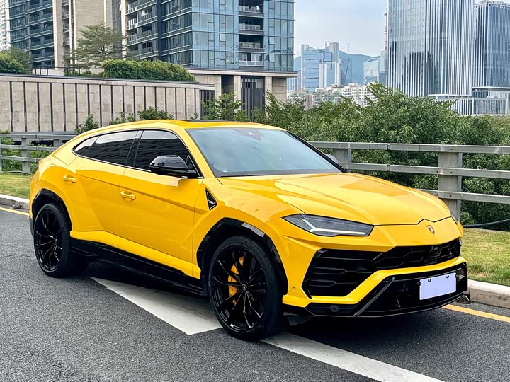 Фото 3 - Lamborghini Urus