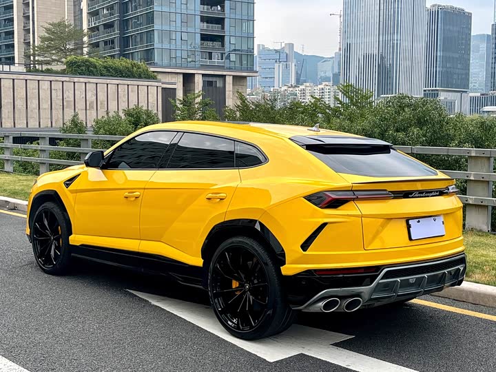 Фото 4 - Lamborghini Urus
