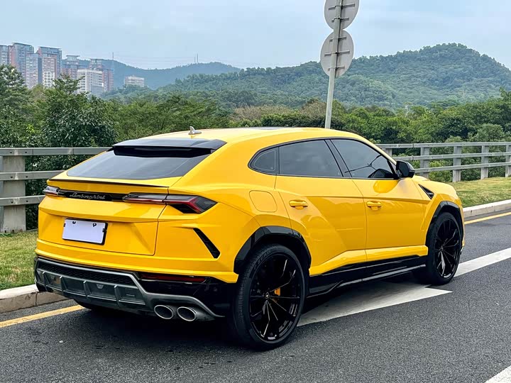 Фото 6 - Lamborghini Urus