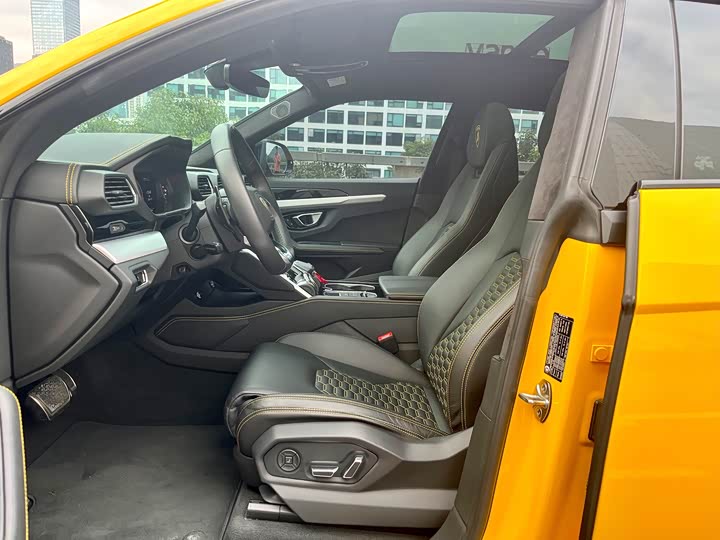 Фото 7 - Lamborghini Urus