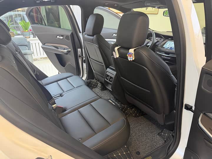 Фото 12 - Cadillac XT4