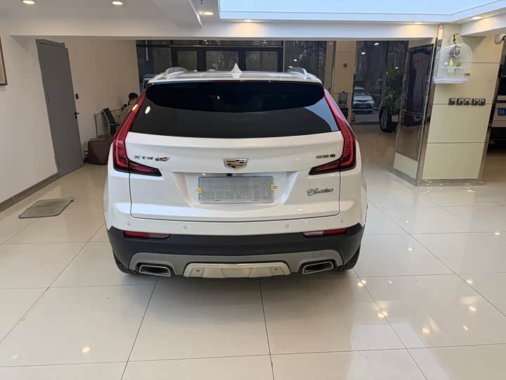 Фото 16 - Cadillac XT4