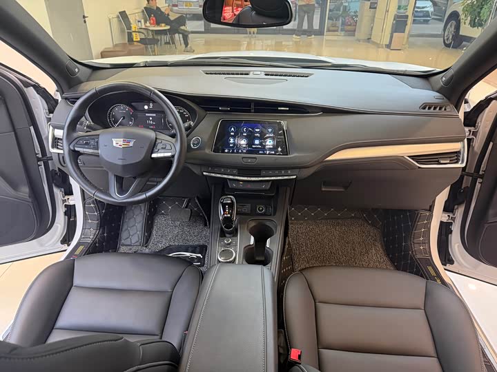 Фото 17 - Cadillac XT4