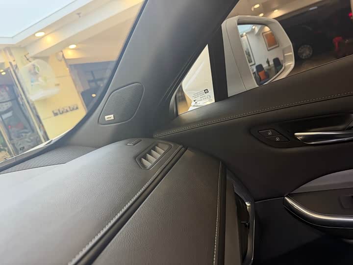 Фото 6 - Cadillac XT4