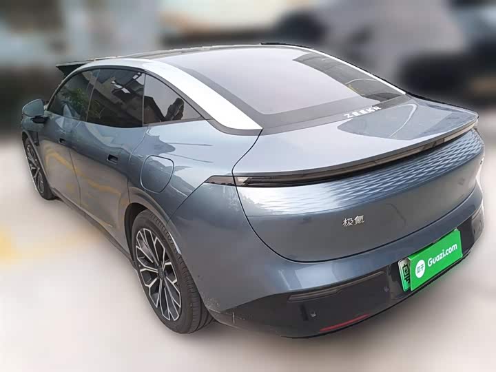 Фото 27 - Zeekr 007