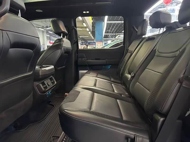 Фото 10 - Ford F-150 Raptor