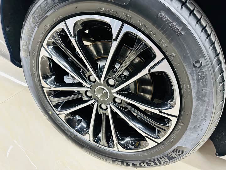 Фото 11 - Roewe iMax 8