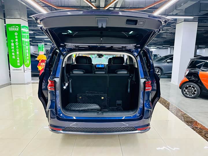 Фото 18 - Roewe iMax 8