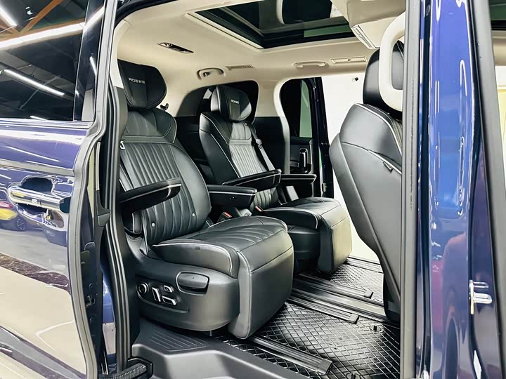 Фото 22 - Roewe iMax 8