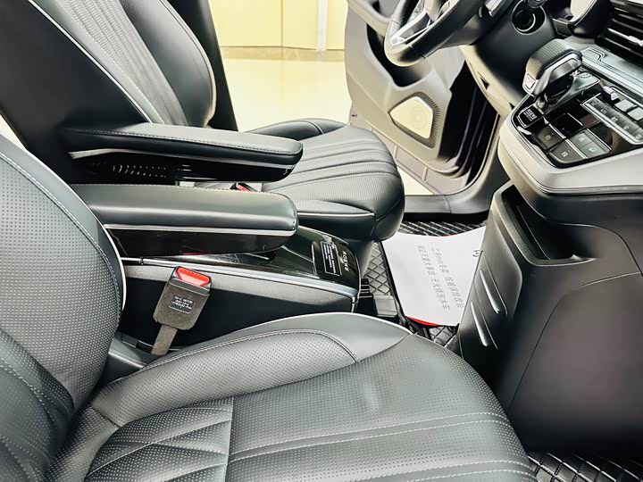 Фото 27 - Roewe iMax 8