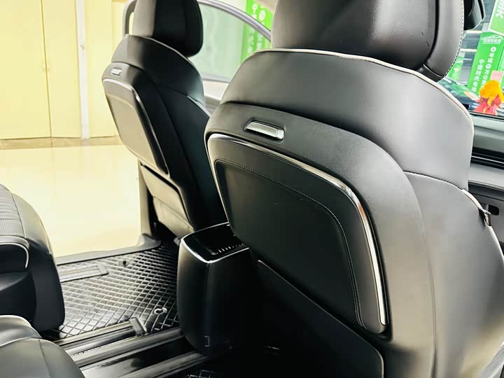 Фото 28 - Roewe iMax 8