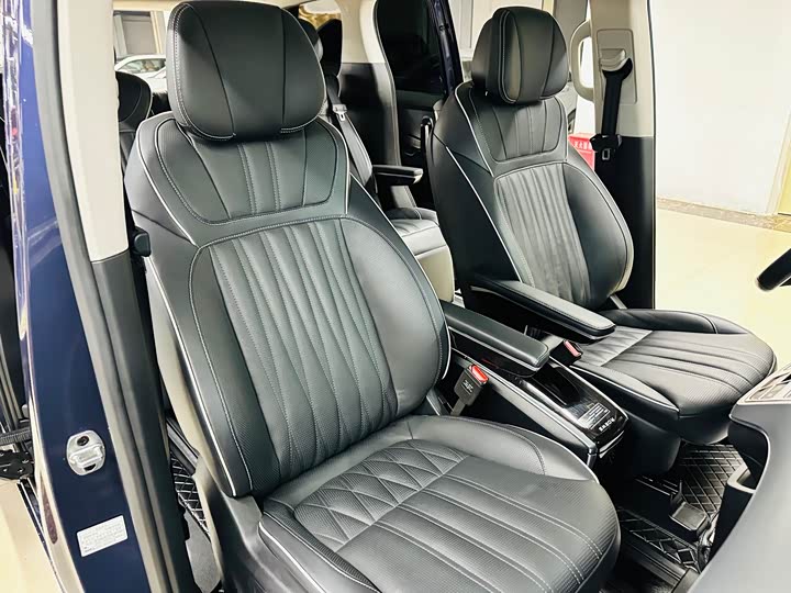 Фото 33 - Roewe iMax 8