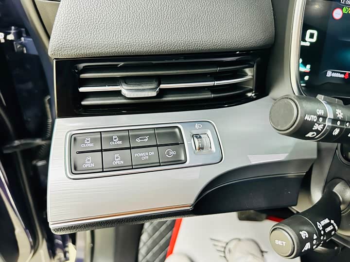 Фото 39 - Roewe iMax 8