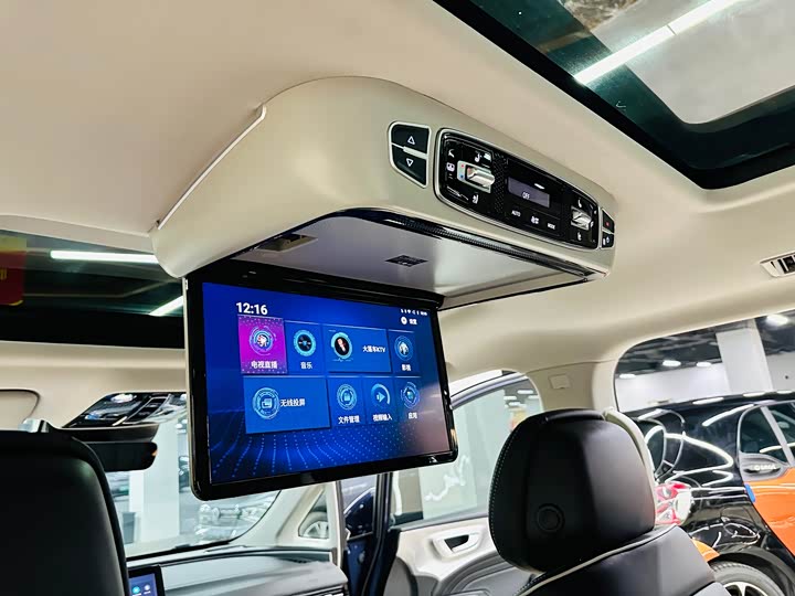 Фото 43 - Roewe iMax 8