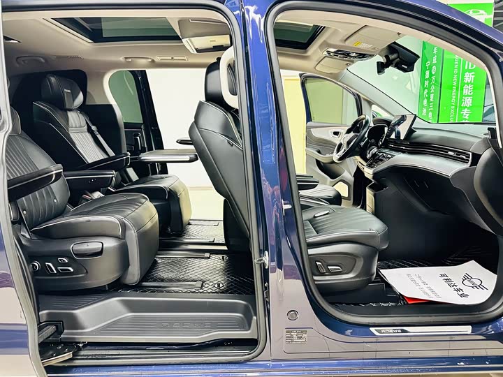 Фото 46 - Roewe iMax 8