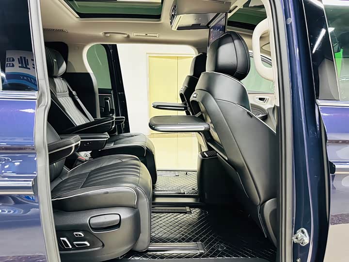 Фото 49 - Roewe iMax 8