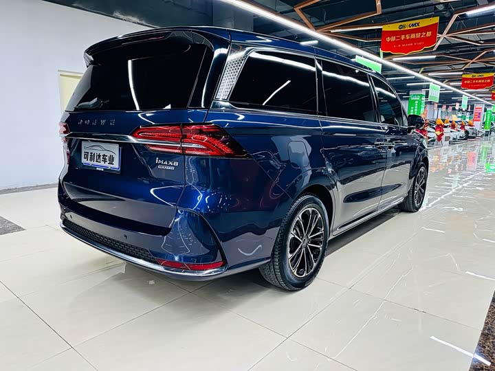 Фото 5 - Roewe iMax 8