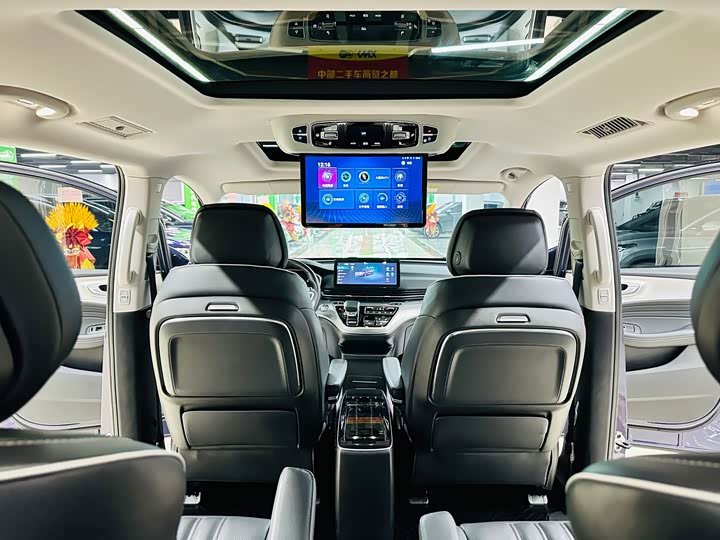 Фото 52 - Roewe iMax 8