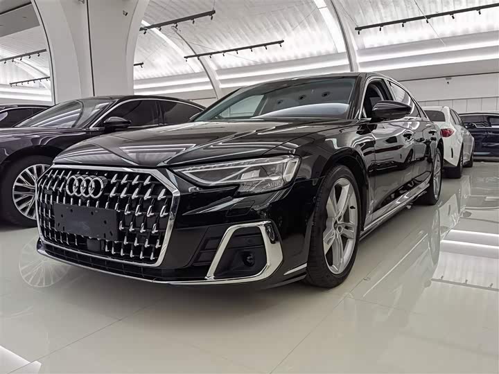 Фото 1 - Audi A8