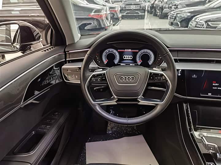 Фото 12 - Audi A8