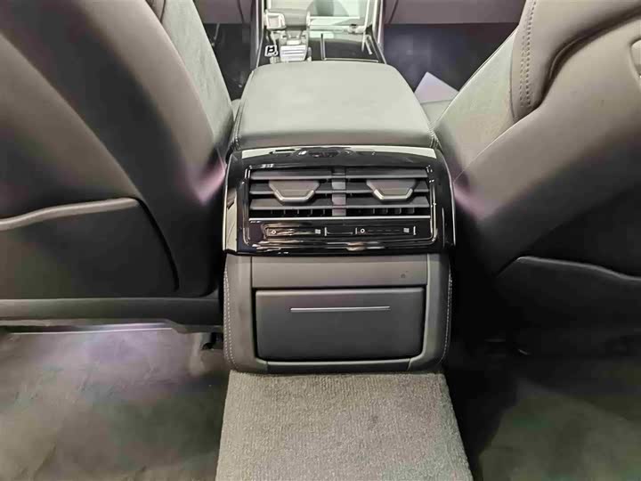 Фото 14 - Audi A8