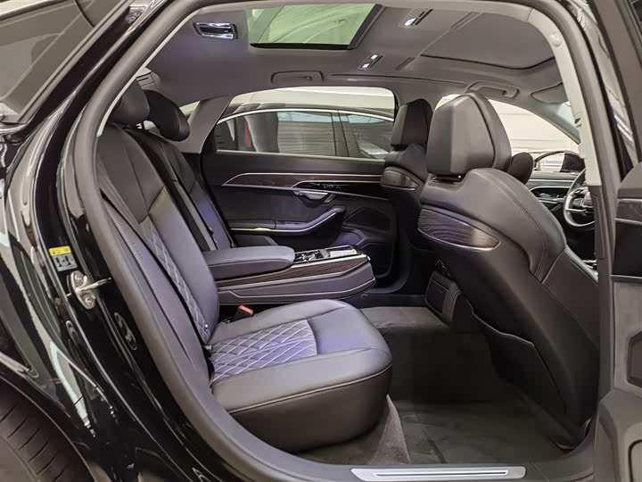 Фото 18 - Audi A8