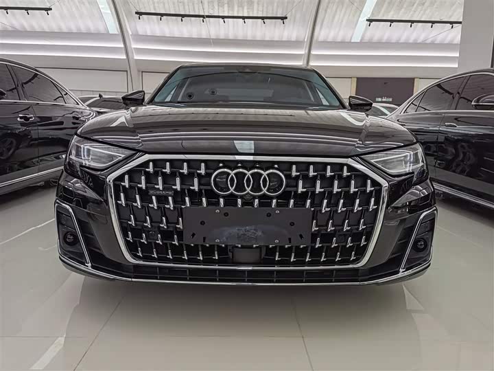 Фото 2 - Audi A8
