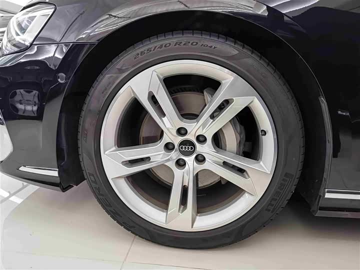 Фото 6 - Audi A8