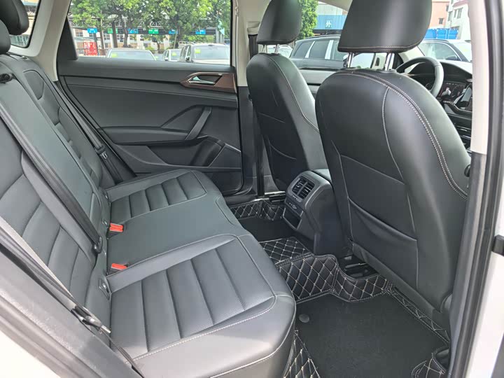 Фото 11 - Volkswagen Tharu