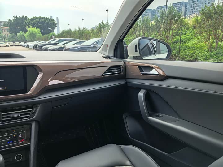 Фото 19 - Volkswagen Tharu