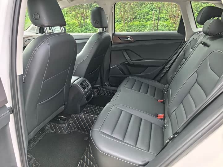 Фото 6 - Volkswagen Tharu