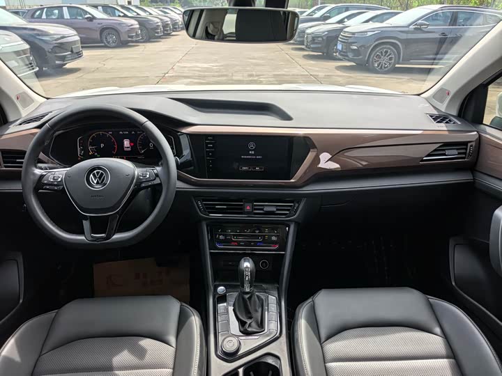 Фото 7 - Volkswagen Tharu