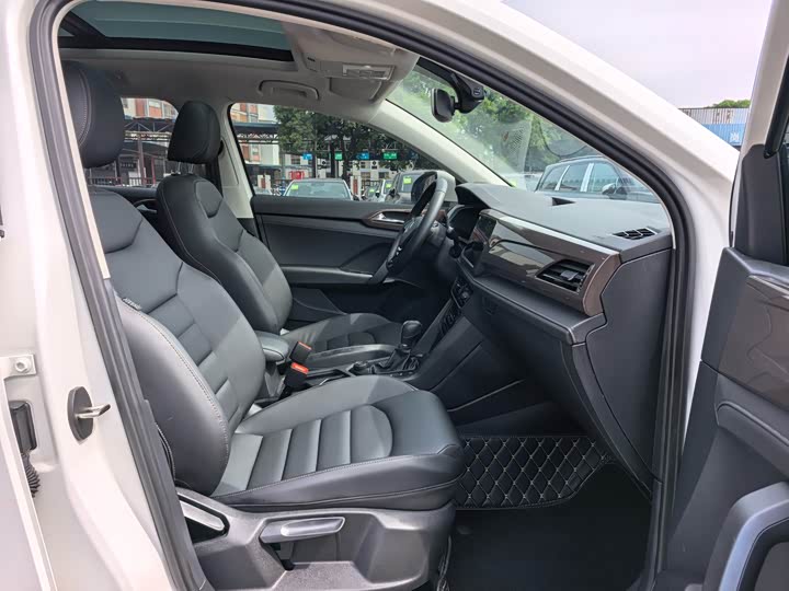 Фото 8 - Volkswagen Tharu