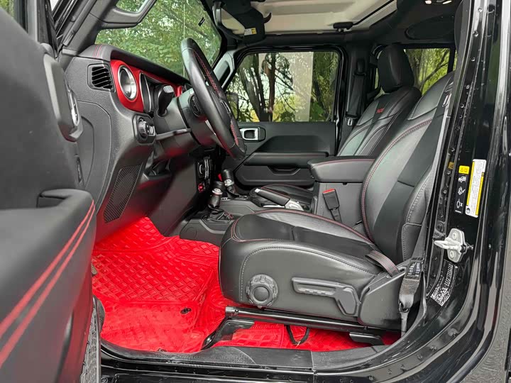 Фото 4 - Jeep Wrangler