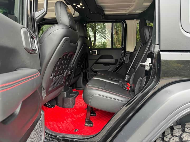 Фото 6 - Jeep Wrangler